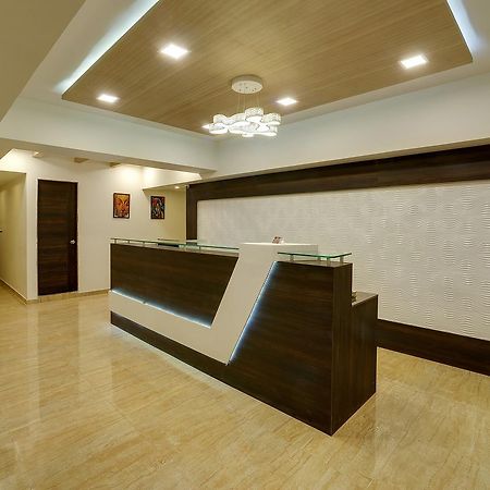 Rudra Royale Hotel อาเมดาบัด ภายนอก รูปภาพ