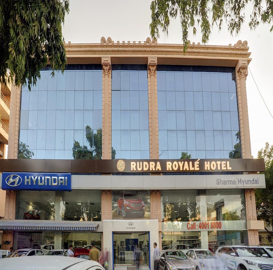 Rudra Royale Hotel อาเมดาบัด ภายนอก รูปภาพ