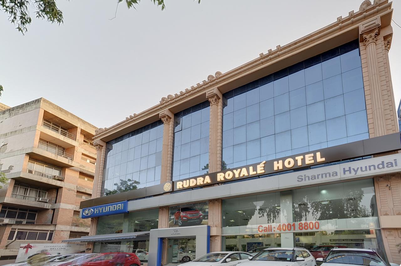Rudra Royale Hotel อาเมดาบัด ภายนอก รูปภาพ