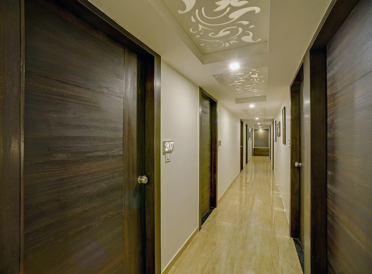 Rudra Royale Hotel อาเมดาบัด ภายนอก รูปภาพ