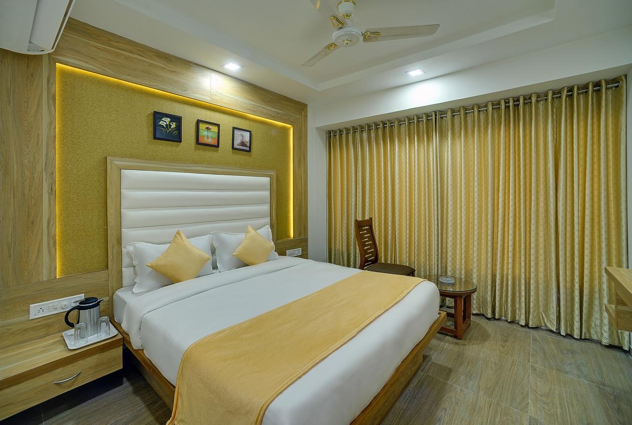 Rudra Royale Hotel อาเมดาบัด ห้อง รูปภาพ
